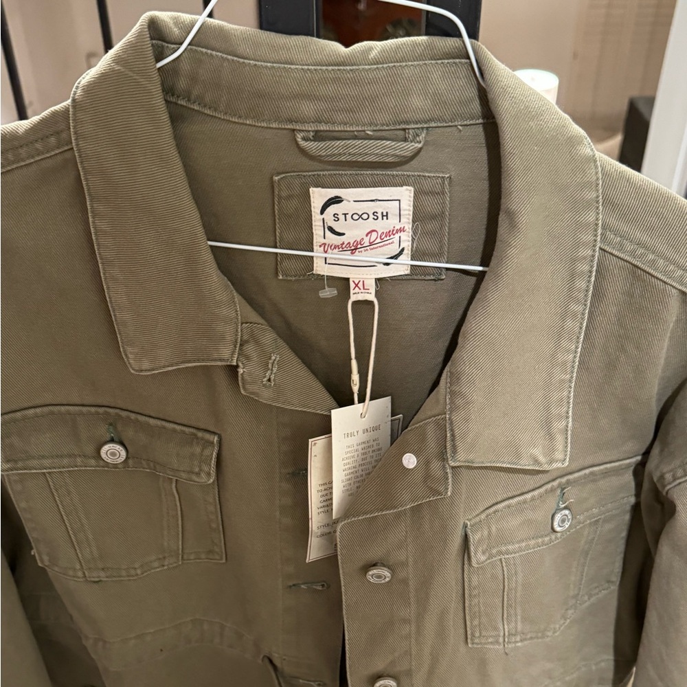 Brand new w/tags stylish women's vintage look denim jacket with internal belt